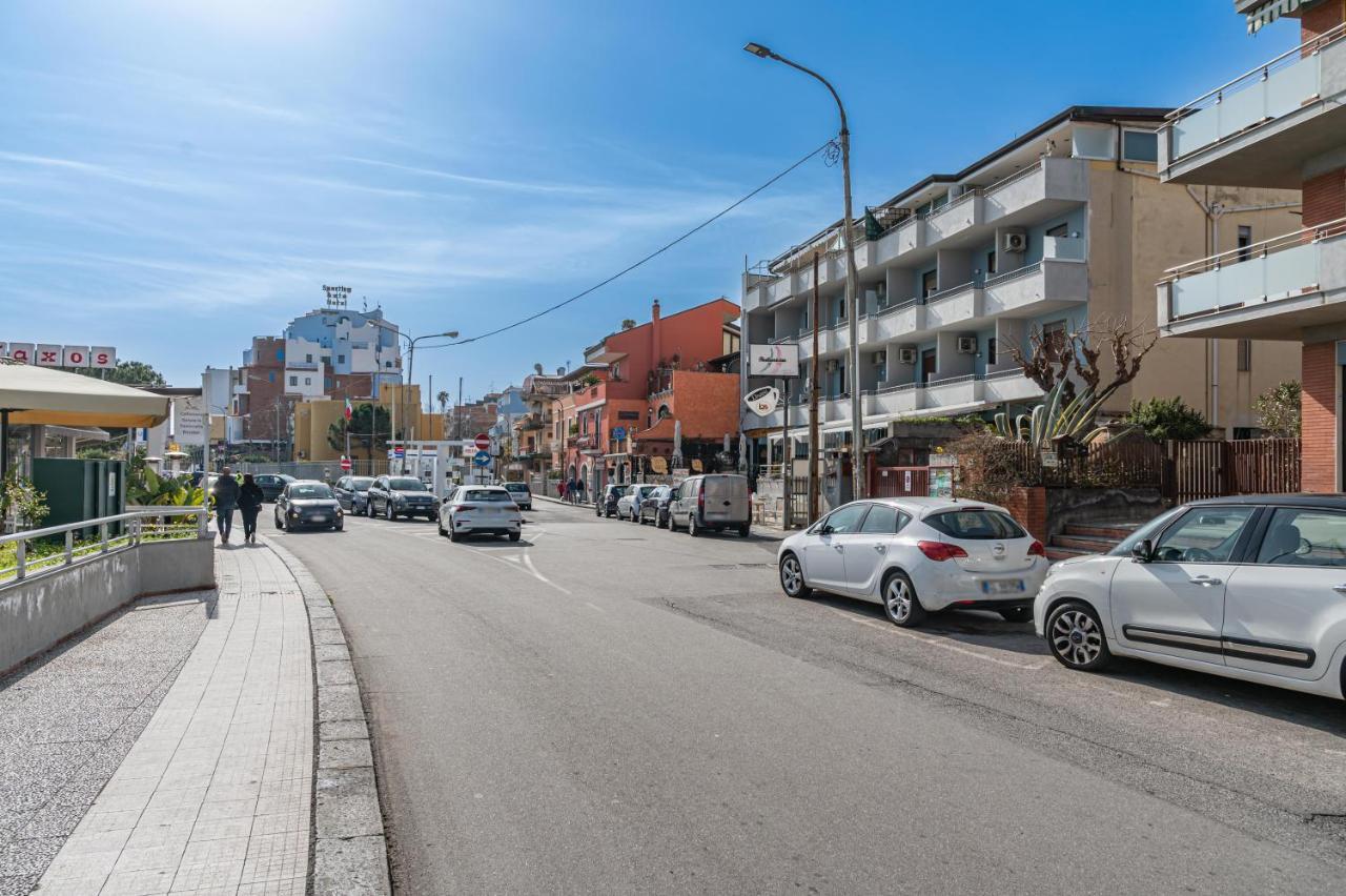 Naxos Bay Flat With Terrace 50 Meters From The Sea * Giardini Naxos